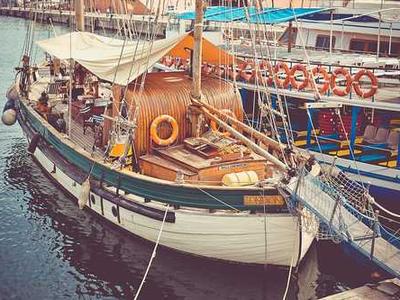 Flash Fiction Fridays: The Light Pierces Bone