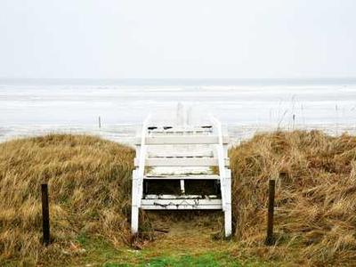 Flash Fiction Fridays: The Light Pierces Bone