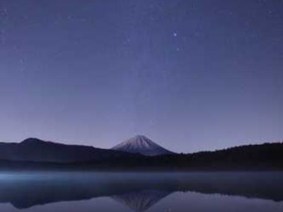 Flash Fiction Fridays: The Light Pierces Bone